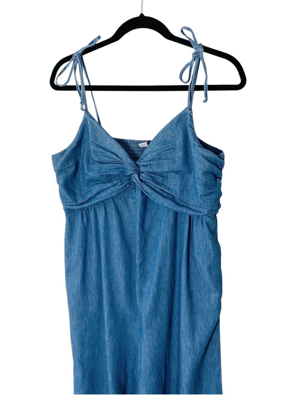 OLD NAVY Chambray Twist Jumpsuit - Picture 3 of 8